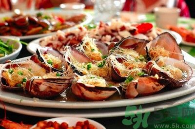 吃海鮮能喝啤酒嗎？吃海鮮為什么不能喝啤酒？