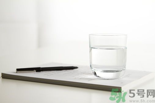 白開水隔幾天還能喝嗎？喝白開水要注意什么？