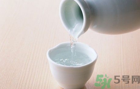 白酒能代替料酒做菜嗎？白酒可以用來做菜嗎？
