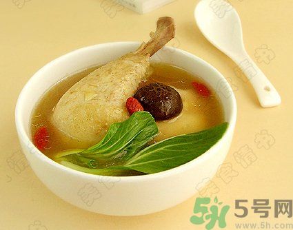 燉雞湯怎么去腥？燉雞湯很腥要怎做才好？