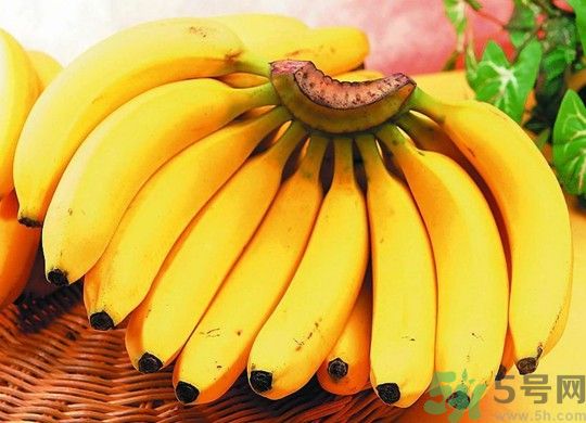 香蕉中間發(fā)黑可以吃嗎？香蕉中間發(fā)黑吃了會(huì)怎么樣？