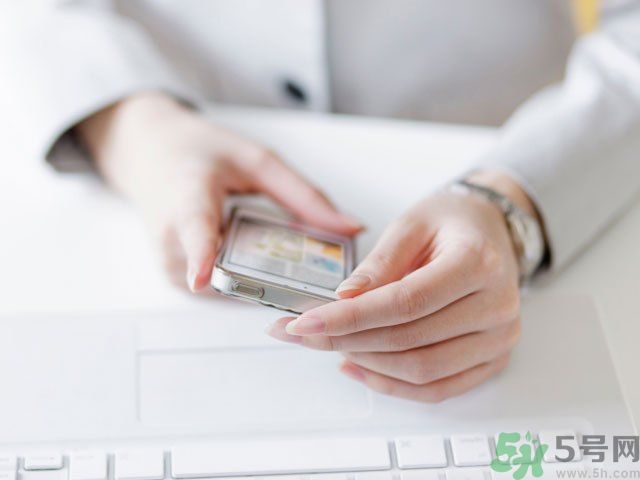 低頭族會(huì)造成哪些肌膚問(wèn)題？低頭族要注意什么？