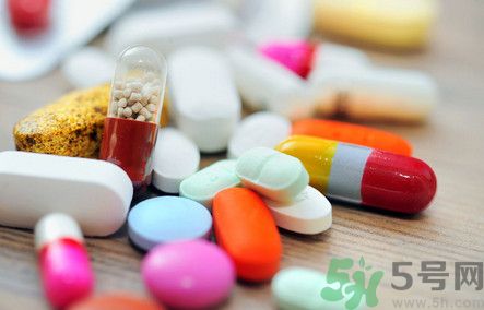吃了感冒藥還可以喝咖啡嗎？感冒片和咖啡一起吃有什么影響？