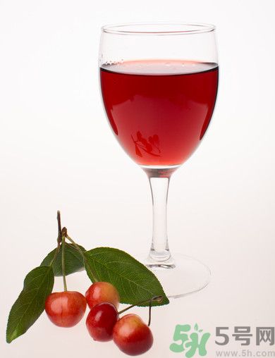 櫻桃泡酒能治療痛風嗎？櫻桃泡酒能喝嗎？