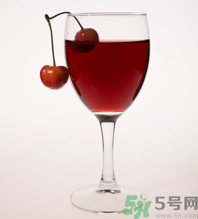 櫻桃泡酒能治療痛風嗎？櫻桃泡酒能喝嗎？