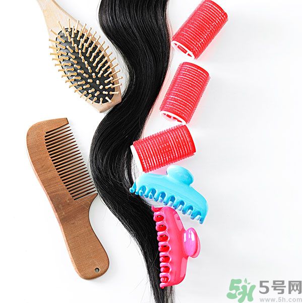長卷發(fā)應(yīng)該用什么梳子梳頭發(fā)？卷發(fā)用什么梳子最好？