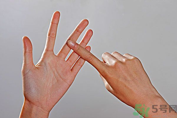 左撇子真的更聰明嗎？左撇子的優(yōu)勢與劣勢