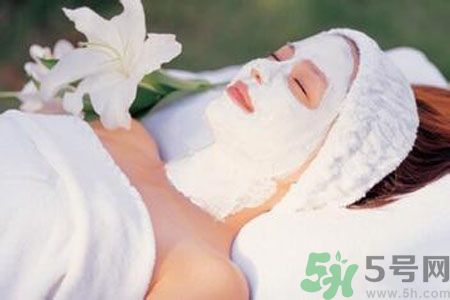皮膚出油吃什么好？皮膚出油應(yīng)該吃什么？