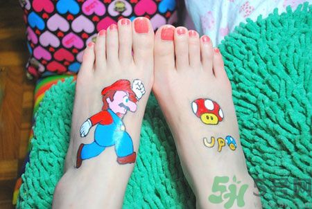 腳心長(zhǎng)水泡是怎么回事？腳心長(zhǎng)水泡怎么辦？