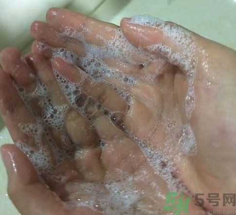 一人一方龍腦祛痘凈顏洗面奶怎么樣？好用嗎？