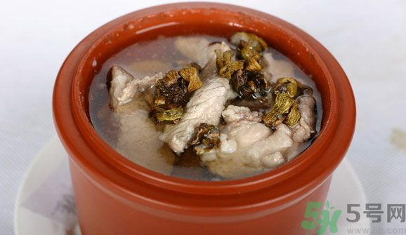 石斛和泥鰍能同吃嗎？石斛和泥鰍能一起吃嗎？