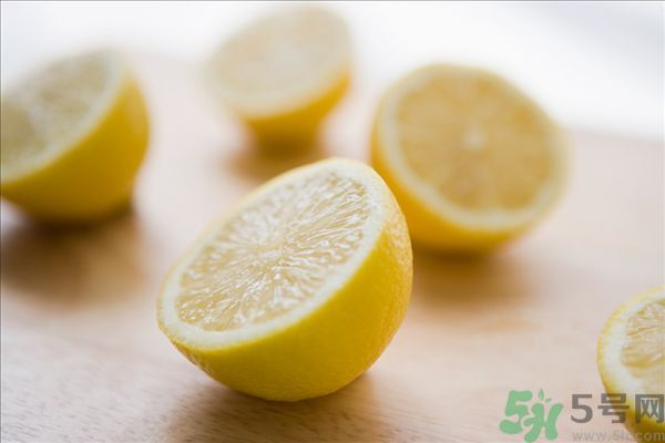 檸檬汁蛋清面粉做面膜能祛斑嗎？檸檬汁蛋清面粉能做面膜嗎？