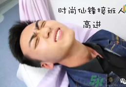 大一男生哭著打電話給媽媽是怎么回事？