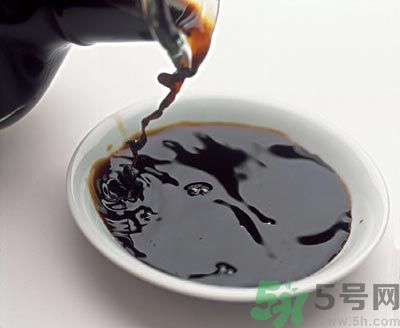 炒菜用白醋還是米醋好？白醋可以用來炒菜嗎？