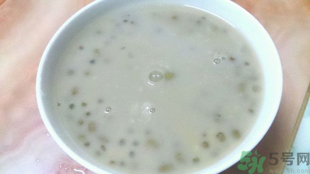 紅色的綠豆湯能喝嗎？綠豆湯變紅還能喝嗎？