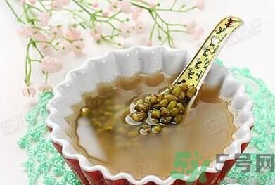 菊花晶能喝綠豆湯一起喝嗎？菊花晶和綠豆湯可以一起喝嗎？