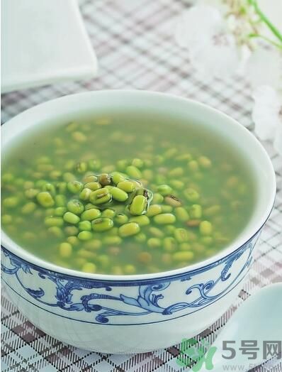菊花晶能喝綠豆湯一起喝嗎？菊花晶和綠豆湯可以一起喝嗎？