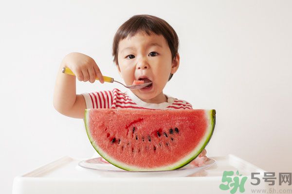 西瓜放冰箱可以放幾天？西瓜放冰箱隔夜能吃嗎？