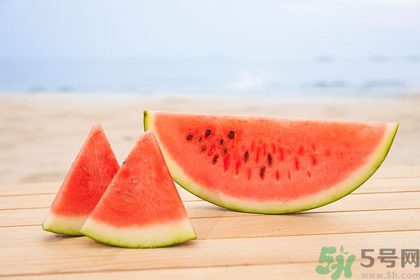 衣服上的西瓜汁怎么洗掉？怎么洗掉西瓜汁？