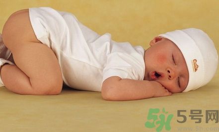 金銀花露可以治便秘嗎?金銀花露能治療便秘嗎?.jpg 金銀花露可以治便秘嗎?金銀花露能治療便秘嗎?