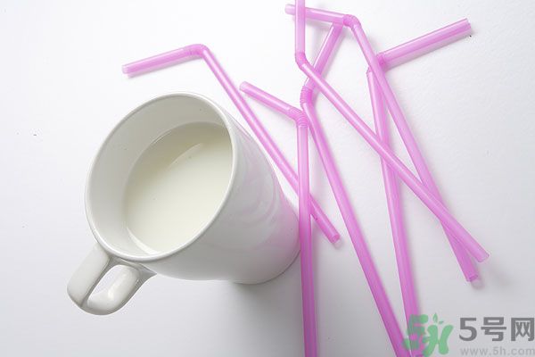 夏天運(yùn)動后吃西瓜好嗎？夏天運(yùn)動后喝什么解暑？
