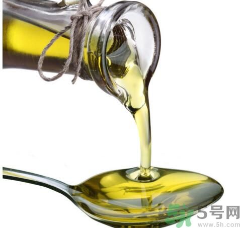 橄欖油夏天要放冰箱嗎？橄欖油可以放冰箱嗎？