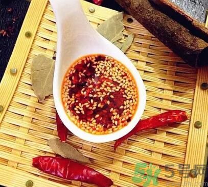 夏天辣椒油要放冰箱嗎？辣椒油可以放冰箱嗎？