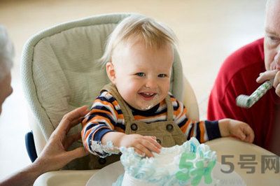 小孩子咬鉛筆會鉛中毒嗎？小孩子咬鉛筆會影響身體健康嗎？
