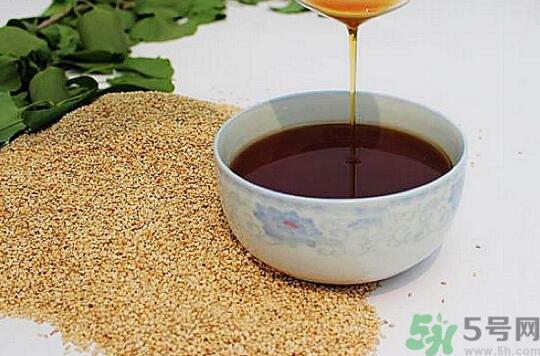 夏天小磨油要不要放冰箱？小磨油可不可以放冰箱？