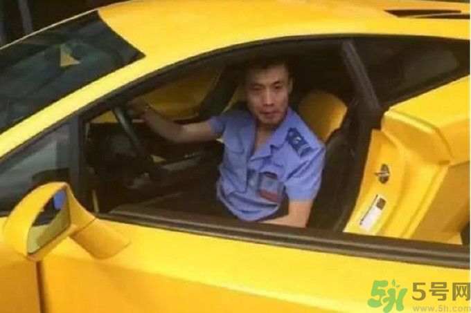 開蘭博基尼上下班的人是誰？開蘭博基尼上下班開的是哪輛公交車？