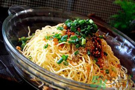 哺乳期可以吃涼面嗎？哺乳期吃涼面對(duì)寶寶有影響嗎？