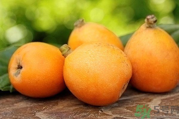 枇杷能跟百合一起煮嗎？ 枇杷能和銀耳一起煮嗎？