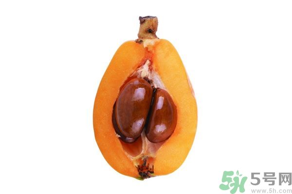枇杷能跟百合一起煮嗎？ 枇杷能和銀耳一起煮嗎？