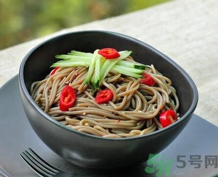 蕎麥怎么做成面條？蕎麥面條怎么做好吃？