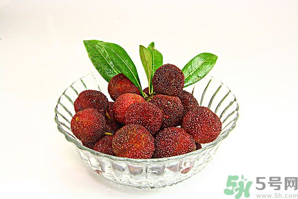 吃楊梅時(shí)可以喝茶嗎？吃楊梅時(shí)喝茶有什么壞處？
