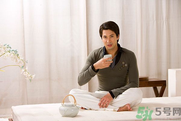 吃楊梅時可以喝茶嗎？吃楊梅時喝茶有什么壞處？