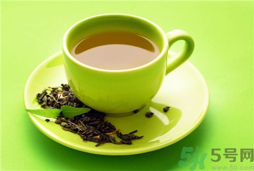 吃楊梅能喝茶嗎？吃楊梅的時(shí)候可以喝茶嗎？