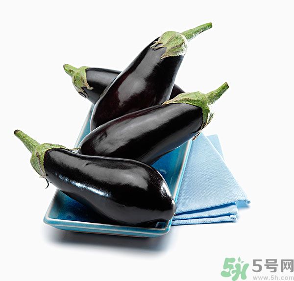 茄子里面發(fā)棕色能吃嗎？茄子里面有褐色能吃嗎？