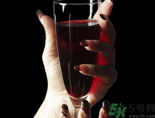 備孕期間女性能喝酒嗎？備孕的女性可以喝酒嗎？