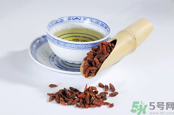 泡枸杞要用開水嗎？泡枸杞的水越熱越好嗎？