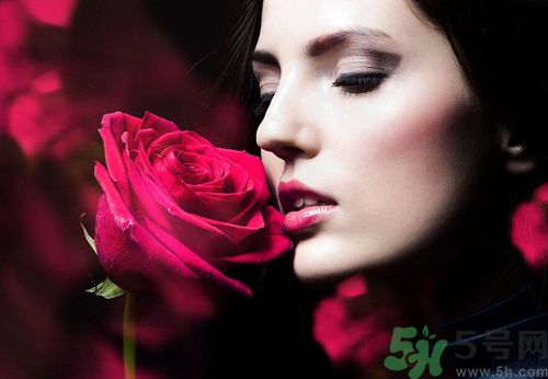 女性喝菖蒲酒有什么好處？女性喝菖蒲酒可以調(diào)經(jīng)嗎？