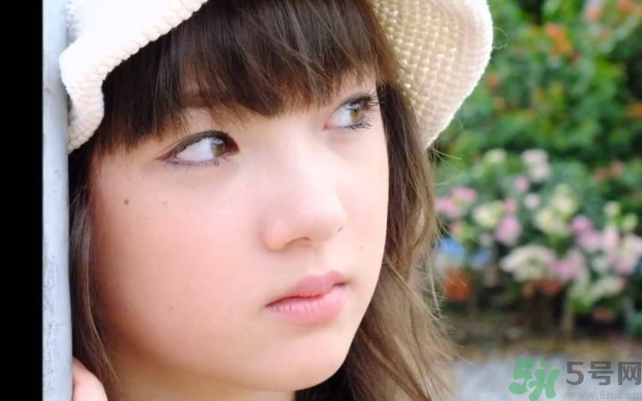15歲變聲正常嗎？女生15歲才變聲正不正常？