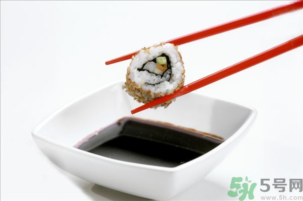 老抽和生抽的區(qū)別方法？怎么區(qū)分生抽和老抽？