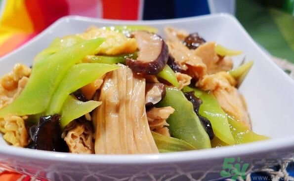 萵筍可以和香菇一起炒嗎？萵筍和香菇一起吃好嗎？