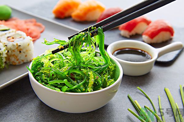 涼拌生菜放生抽還是老抽？涼拌菜放什么醬油好？