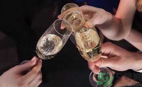 胡蘿卜汁可以解酒嗎？喝胡蘿卜汁可以醒酒嗎？