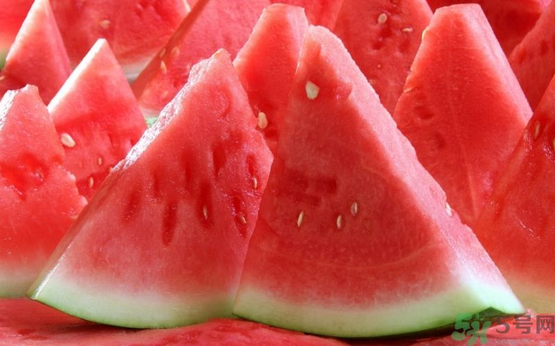 西瓜怎么挑熟的甜的？西瓜的儲(chǔ)存方法？