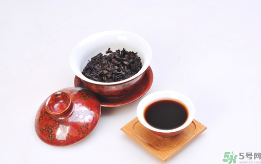 普洱茶生茶好還是熟茶好？普洱茶的功效與作用？