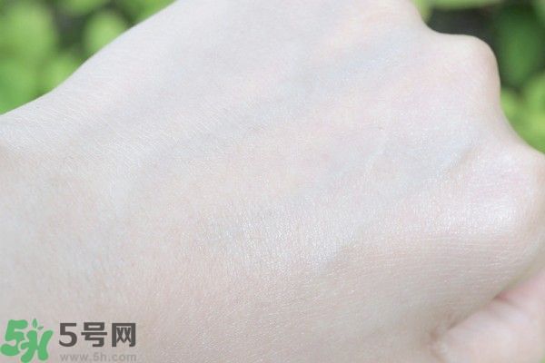 法國(guó)嬌蘭幻彩流星亮膚修顏液怎么使用？法國(guó)嬌蘭幻彩流星亮膚修顏液使用方法