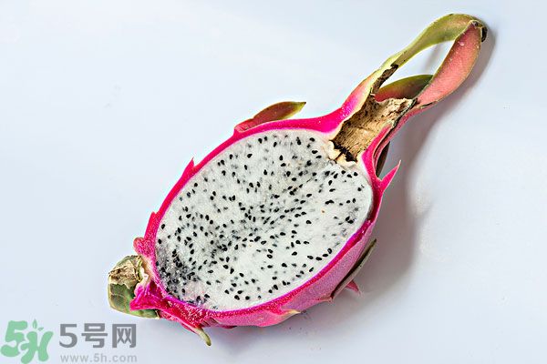火龍果外面發(fā)霉了里面還能吃么？火龍果外皮爛了還能吃嗎？